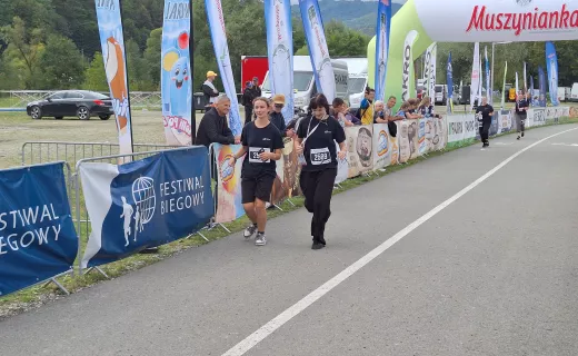 Bieg na 1 km cieszył się wielkim zainteresowaniem na Festiwalu Biegowym w Piwnicznej - 77